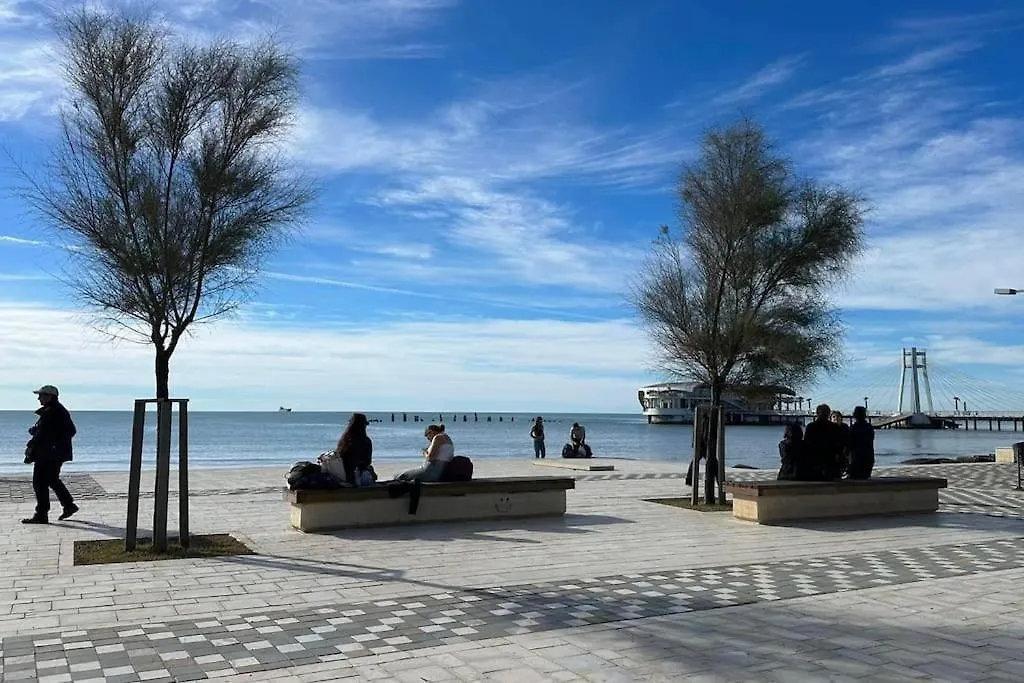 Durres City Center Apartment With A View Albanië